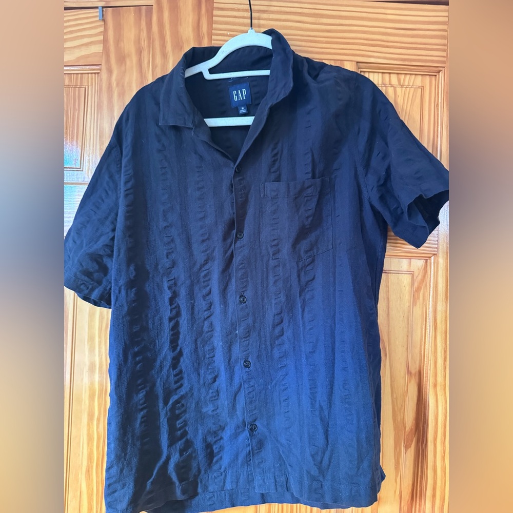 GAP Men’s Short-Sleeve Button-Down Shirt in Navy Blue